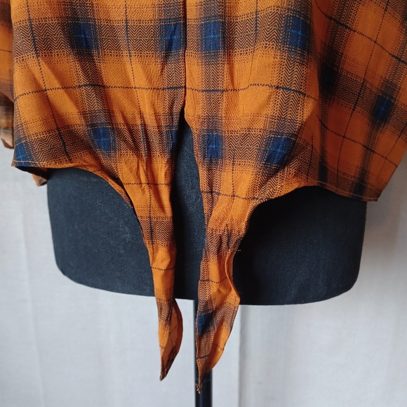 Paper Crane Plaid Top - Picture 6 of 9